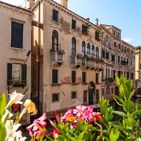 Ln Luxe Apartment Venice Canal View 外观 照片